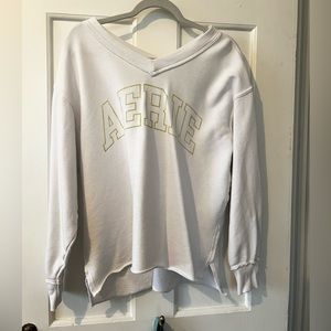 Aerie Women’s V-neck crew neck Big green Aerie writing